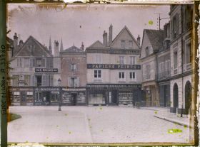 Image représentant Boutiques et maisons anciennes place des Halles
