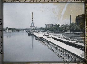 Image représentant Le quai André-Citroën, le port de Javel-Haut et la tour Eiffel, vue prise du pont Mirabeau