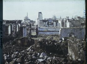 Image représentant Turquie, Aidin, Vue Gle vers le Quartier Musulman et les 2 Mosquées Kamazan- Pacha et Bey- Djami   même rue - autre aspect