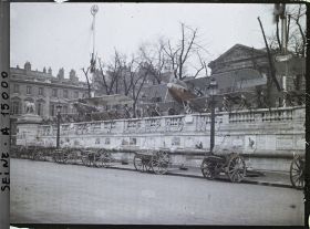 Image représentant Canons et avions pris aux Allemands exposés place de la Concorde
