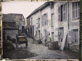 Image représentant France, Chauconin, Une Cour avec fumier