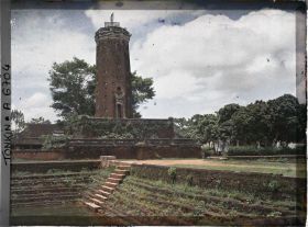 Image représentant La tour et les bassins de la Citadelle de Son Tay