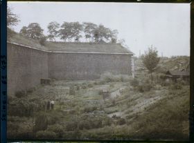 Image représentant Les jardins ouvriers dans les fossés des fortifications porte de la Villette