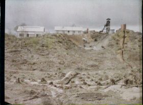 Image représentant La coulée sous le chevalement, mine d'or de la Fagassière