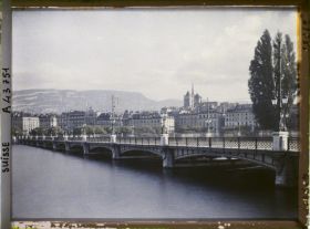 Image représentant Le pont du Mont-Blanc, le Léman et la ville de Genève