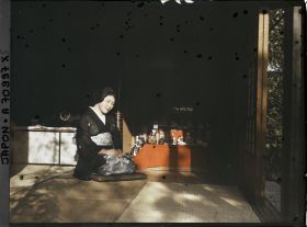 Image représentant Hina-matsuri (fête des filles) : femme en kimono