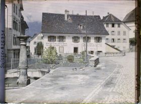 Image représentant Une fontaine dans le village d'Altdorf