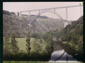 Image représentant Le viaduc de Garabit au dessus de la Truyère