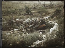 Image représentant France, Sancy, Près du village de Sancy, un canon abandonné (hors d'usage)