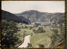 Image représentant France, Mont-Dore, La Ville - au fond le Puy Gros (1482 m.)