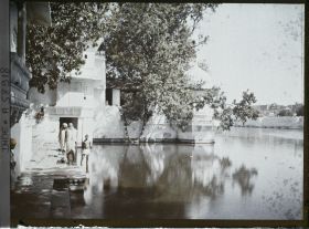 Image représentant Aux pieds du palais royal