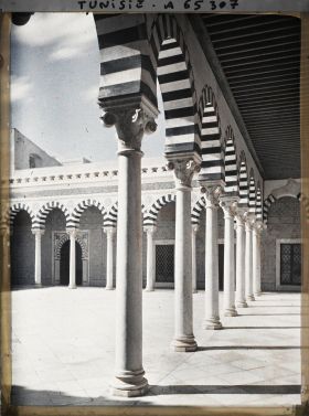 Image représentant Le grand patio des appartements beylicaux du palais du Bardo