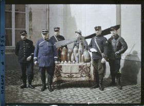 Image représentant France, Reims, Groupe de Pompiers.