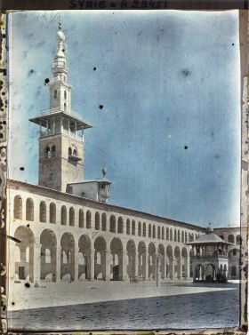 Image représentant Le minaret El Arous (ou minaret de la Fiancée) de la façade nord vue depuis la cour intérieure de la mosquée des Omeyyades