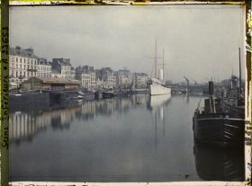 Image représentant Le Bassin du Commerce vu vers le Bassin Vauban