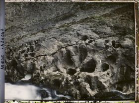 Image représentant Marmites à la sortie de la grotte du Mas-d'Azil