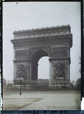 Image représentant L'Arc de Triomphe place de l'Etoile vu des Champs-Elysées