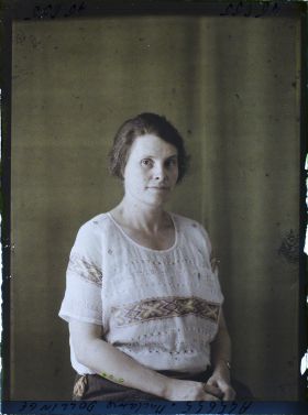 Image représentant https://musee-albert-kahn.s-museum.fr/home/NWQ2OTAwYzNmYjZlZTk1ZWQwODJmMjY4L2dlbmVyaWMtbm90aWNlLXRhYi9hdXRob3JpdHkvNjE3YTc5ZjVjZjhiODk2OGIzMzM3ZDIx/5d6900c3fb6ee95ed082f268/generic-notice-tab/authority/617a79ebcf8b8968b3336bc8 Madame Dollingé