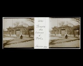 Image représentant Yonghegong ("palais de l'Harmonie et de la Concorde"). Zhaotaimen ("porte de l'Abondance Éclairée"), la porte principale à trois passages située dans la seconde avant-cour