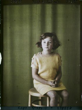 Image représentant https://musee-albert-kahn.s-museum.fr/home/NWQ2OTAwYzNmYjZlZTk1ZWQwODJmMjY4L2dlbmVyaWMtbm90aWNlLXRhYi9hdXRob3JpdHkvNjE3YTc5ZjVjZjhiODk2OGIzMzM3ZDIx/5d6900c3fb6ee95ed082f268/generic-notice-tab/authority/617a79ebcf8b8968b333726f Mademoiselle Giberte Lévy