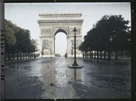 Image représentant L'Arc de Triomphe vu de l'avenue des Champs-Elysées