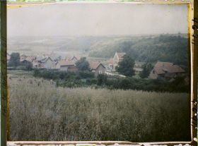 Image représentant France, Carency, Panorama du Village dans la brume