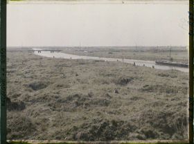 Image représentant Belgique, Dixmude, L'Yser vers le Pont du Chemin de Fer