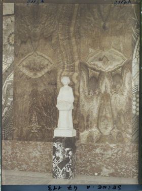 Image représentant L'Exposition des arts décoratifs, Galerie de marbre de la Classe VII, Galeries de la section française, entre la Tour de Champagne et la Tour de Paris