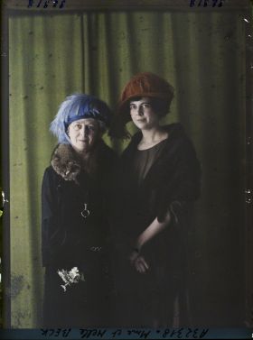 Image représentant Madame James Beck et sa fille Mademoiselle Beatrice Beck