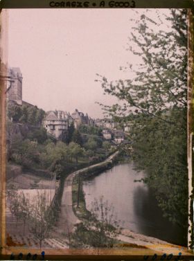 Image représentant Vue des abords de la ville le long de la Vézère