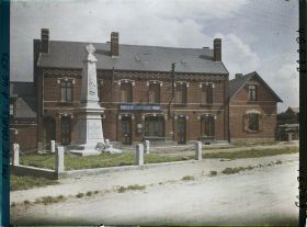 Image représentant France, Achiet, Monumt aux Morts et Poste