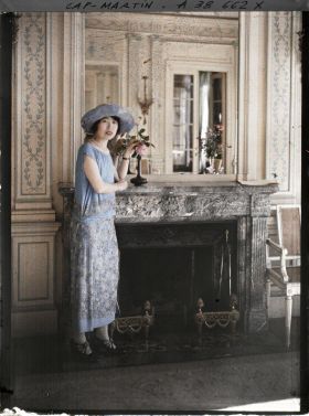 Image représentant La princesse Kitashirakawa, invitée par Albert Kahn dans un salon de sa villa