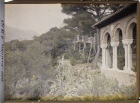 Image représentant Galerie byzantine du jardin de la villa Cypris, vue vers le nord-ouest