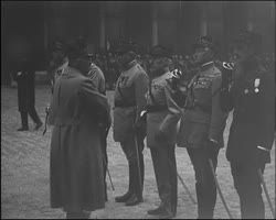 Image représentant Prise d'armes aux Invalides, remise au Musée de l'Armée du drapeau des chasseurs et décoration