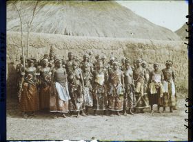 Image représentant Groupe de féticheuses de R'lan (?)