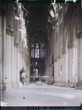 Image représentant La nef et le choeur de la cathédrale