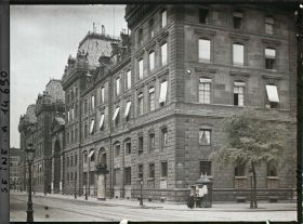 Image représentant La Préfecture de police, à l'angle des rues de la Cité et de Lutèce