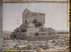 Image représentant Le tombeau de Cyrus II (vers 530 avant JC.)