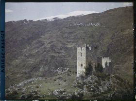 Image représentant Le château de Miglos et le village de Lapège