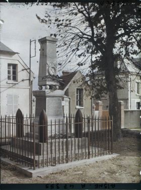 Image représentant France, Bourg et Comin, Monumt aux Morts