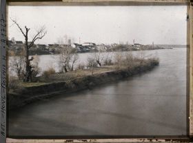 Image représentant Vue prise du pont sur les trois Eglises de Bosna Brod et l'île sur la Save