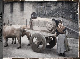 Image représentant Espagne, Santiago de Compostela, Le même char avec une femme