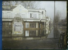 Image représentant La rue du Port et la Grande rue (actuelle avenue Jean-Baptiste-Clément) inondées