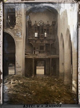 Image représentant France, Roye, Tribunes et Orgues : les boches ont enlevé tous les tuyaux des orgues