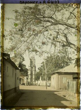 Image représentant Vue vers l'église de la mission catholique