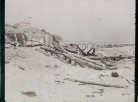 Image représentant Belgique, Nieuport les Bains, Rive gauche de l'Yser, vue vers l'estacade et Nieuport ville