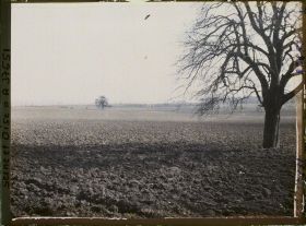 Image représentant France, Les Clayes, La terre labourée