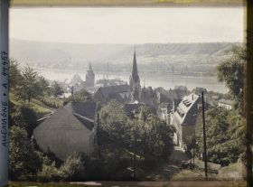 Image représentant Allemagne, Braubach, Contre jour s/ le Village et le Rhin.