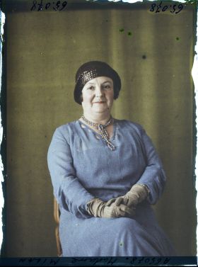 Image représentant https://musee-albert-kahn.s-museum.fr/home/NWQ2OTAwYzNmYjZlZTk1ZWQwODJmMjY4L2dlbmVyaWMtbm90aWNlLXRhYi9hdXRob3JpdHkvNjE3YTc5ZjVjZjhiODk2OGIzMzM3ZDIx/5d6900c3fb6ee95ed082f268/generic-notice-tab/authority/617a79ebcf8b8968b33373fc Madame Milan