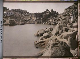 Image représentant Village au bord du Nil près du temple d'Isis